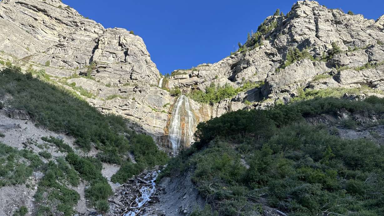 Woman injured by rock fall at Bridal Veil Falls dies