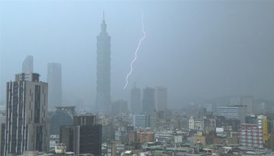 「幽靈」冷心低壓通過台灣 氣象署示警慎防午後強降雨