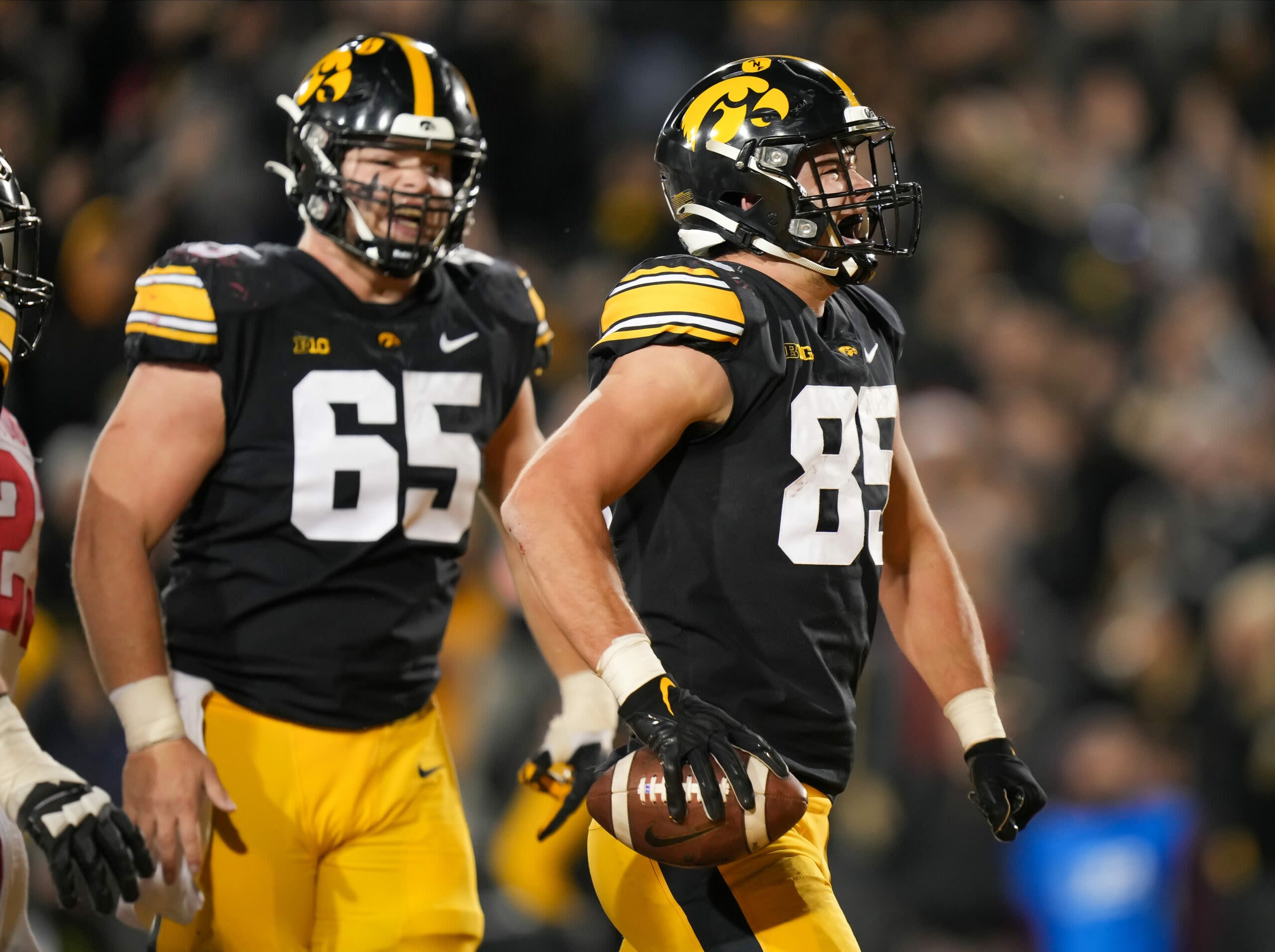 Pro Football Focus calls Luke Lachey ‘the next great Iowa TE’