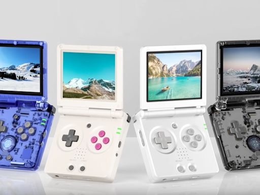 This Game Boy Advance SP Clone Can Play PSP, DS, and Dreamcast Games