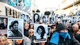 Emoción y reclamos de justicia en el acto de recuerdo al atentado contra AMIA en Argentina