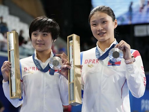 North Korea wins first diving medal ever, as China continues dominance with another gold