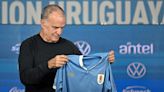 Bielsa asumió en Uruguay: “No iba a tener en ningún otro club un grupo de jugadores como los que tiene esta selección”