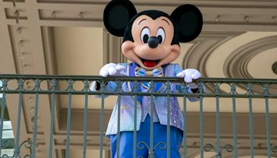 Por qué no puede haber dos Mickey Mouse a la vez en los parques de Disney