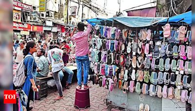 Hawkers return to Kolkata's major shopping zones on 2nd Sunday after anti-encroachment drive | Kolkata News - Times of India