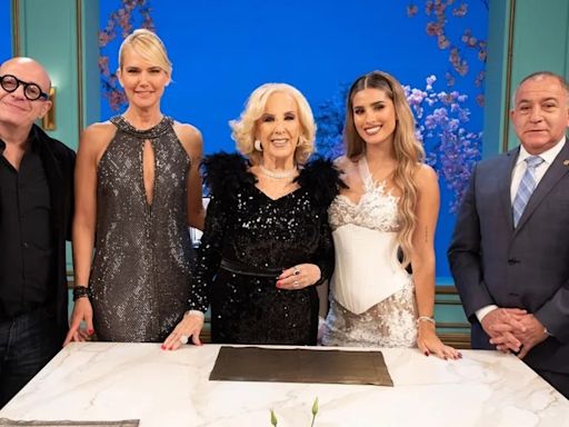 Rating: con Valeria Mazza y Luis Juez a su mesa, ¿Mirtha pudo contra los juegos de Iván de Pineda?