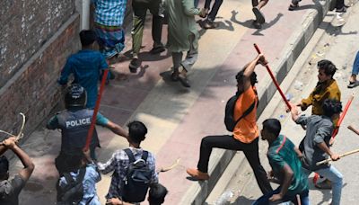 La violenta represión contra una ola de protestas de estudiantes en Bangladesh deja 32 muertos
