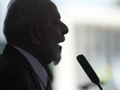 Lula dice que Brasil seguirá explotando el petróleo