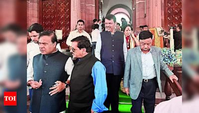 Fadnavis meets Shah, Nadda; no call yet on his offer to quit | Mumbai News - Times of India