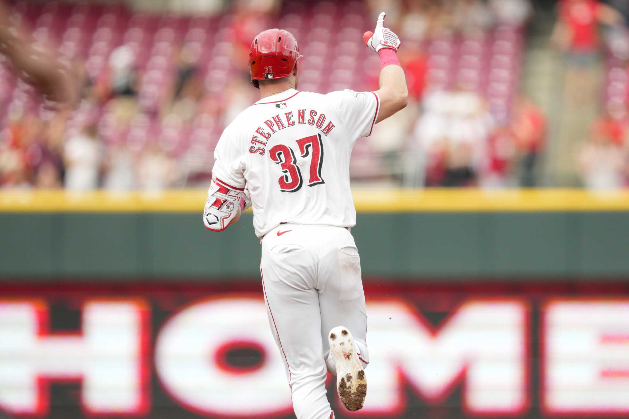 Will Benson's 3-run homer, 458-foot shot by rookie Rece Hinds lead Reds to 12-6 rout of Rockies