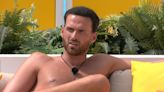 Love Island’s Ronnie Vint finally shares his hair routine: “I’m surprised they didn’t show it on camera”