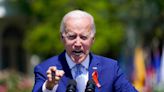 Biden pide a defensores de la seguridad de las armas seguir luchando y celebra legislación bipartidista