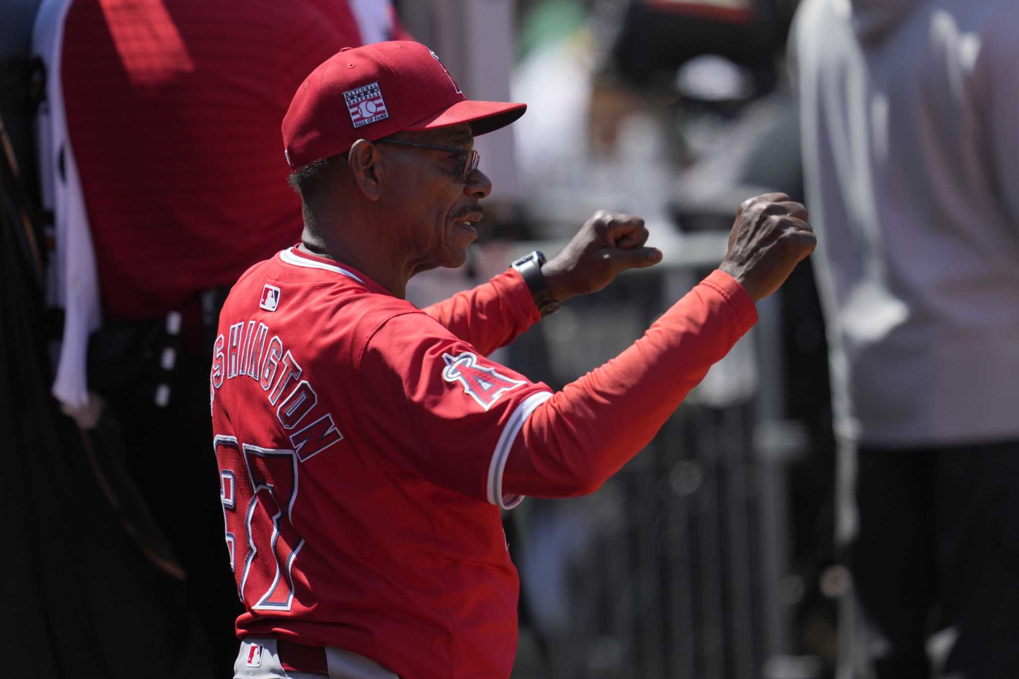 Ron Washington gifted ball by Kevin Pillar from the final out of the Angels' final Coliseum visit