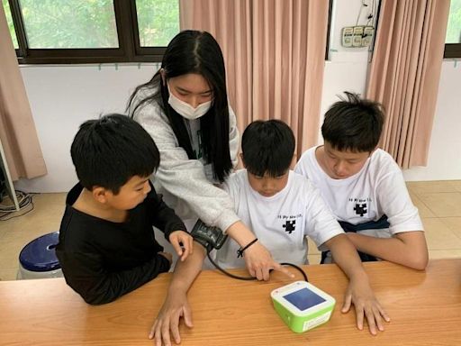 元培師生帶領國小學童為社區長輩進行健康評估服務 | 蕃新聞