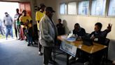 En Sudáfrica, unos 27 millones de votantes deciden de la suerte del gobernante ANC