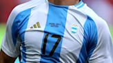 ¿Por qué no se puede comprar la camiseta que usa la Selección Argentina en los Juegos Olímpicos?