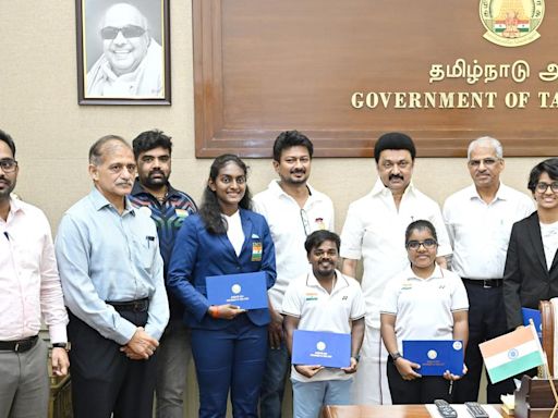 Stalin hands over incentives to sportspersons chosen for international events