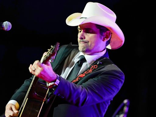 Brad Paisley performing in CNY this weekend: How much are tickets?