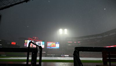 White Sox wait out 3-hour rain delay in 10th inning to to beat Cardinals 6-5