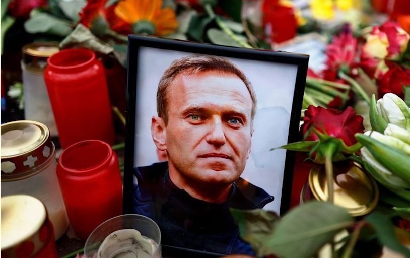 Navalny body given to his mother