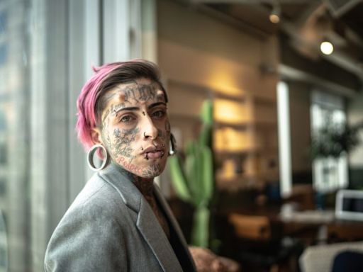 Eine Frau sagt, sie habe wegen ihrer Tattoos einen Job nicht bekommen - doch laut Experten ist die Persönlichkeit viel wichtiger