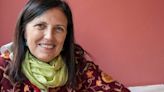 La escritora argentina Claudia Piñeiro se cita en Cuenca con sus lectores