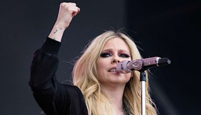 Avril Lavigne Electrifies at Glastonbury Festival, Plus Shania Twain, Luke Combs and More