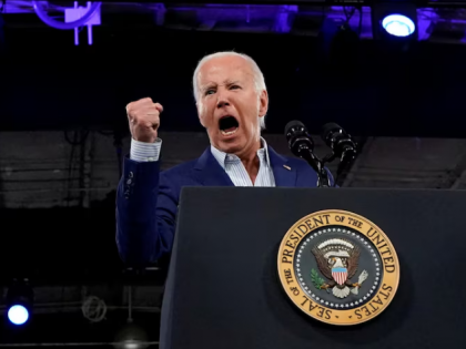 Biden promete seguir en la pelea con Trump mientras aumenta la presión para que renuncie