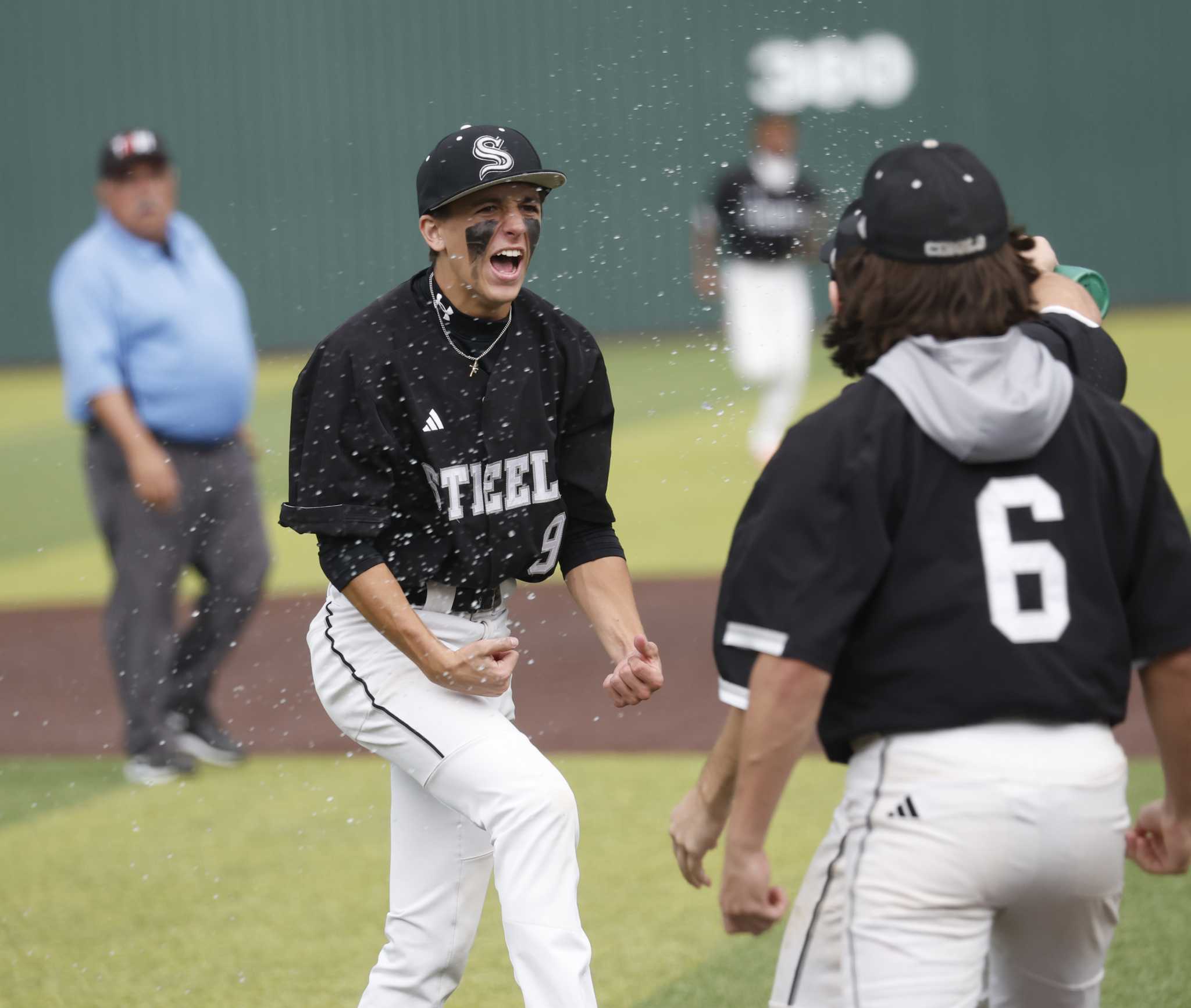 Steele tops Johnson, forces winner-take-all Game 3