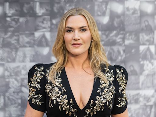 Kate Winslet reaparece deslumbrante: escote pico y rostro relajado