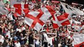 El Sevilla prohíbe a los aficionados del Barça lucir distintivos fuera de la zona visitante