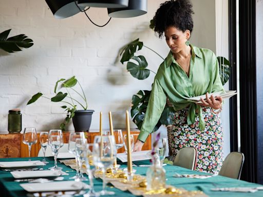 How To Ensure Your Dinner Table Isn't Cluttered Before Guests Arrive