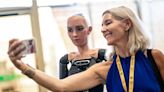 ‘Los robots pueden dirigir mejor el mundo que los humanos’, dice un androide
