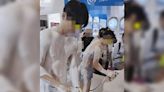 賣場女業務不惜「脫衣洗澡」衝業績 中國網友給過：總好過潛規則