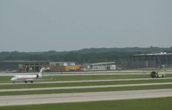 American Airlines flight from Chicago lands at Gerald R. Ford Airport after wing flap issues