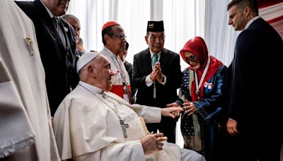 Pope and imam of Southeast Asia’s largest mosque make joint call for peace, environmental protection