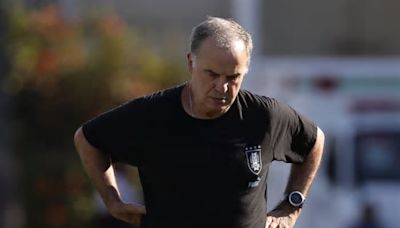 “Por serias diferencias en la forma de conducción”: Marcelo Bielsa provoca otra renuncia histórica en la selección de Uruguay