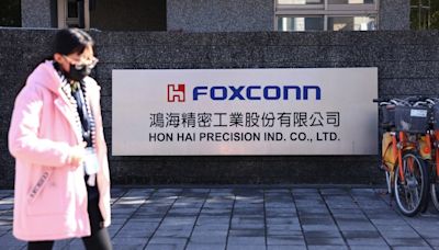 Labour Officials Visit Foxconn Plant, Question Executives About Hiring