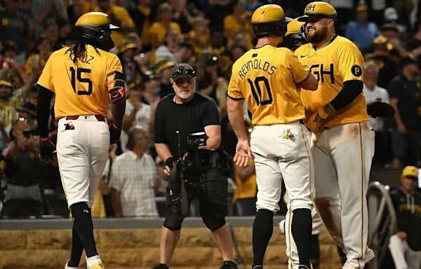 Pirates hit club-record 7 HRs, run out of fireworks