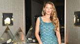 Blake Lively s'affiche en soutien-gorge apparent et en mini-robe, elle éblouit les photographes