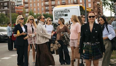 Street style de Copenhague: os chinelinhos e os acessórios que marcaram a Semana de Moda mais vanguardista de todas