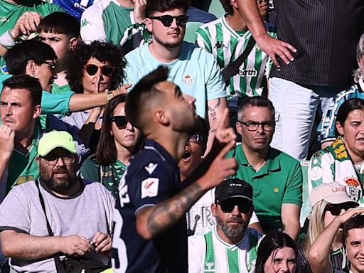 Brais Méndez se postula para el Puskas con un latigazo tremendo ante el Betis