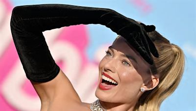 El libro 'Barbie: The world tour' de Margot Robbie ya está a la venta