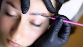 ¿Extensiones de cejas? Sí existen y son fáciles de aplicar, te mostramos