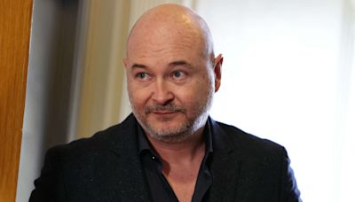 Cauet pourrait revenir sur NRJ ou ailleurs, la justice accepte d’alléger son contrôle judiciaire