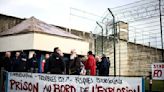 Fourgon pénitentiaire attaqué: trois syndicats de surveillants appellent à lever le blocage des prisons