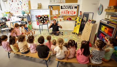 El bailaor Antonio 'El Pipa' acerca el flamenco a los más pequeños del colegio Antonio Machado de Jerez