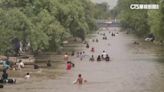 印度德里飆52.9度創紀錄 民眾跳運河降溫