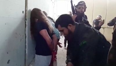 Israel divulga vídeo com jovens sequestradas pelo Hamas; cenas fortes