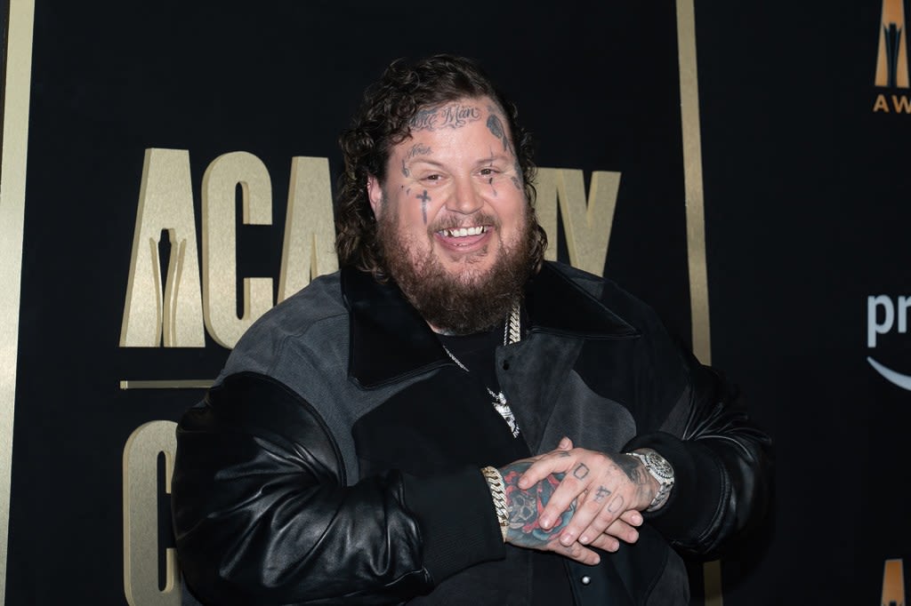 Jelly Roll says ‘some legal puzzles’ — aka felonies — keep him from international shows